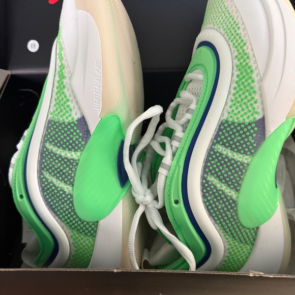 New in box D.O.N. Issue 6 Basketball Shoes - Picture 3 of 5